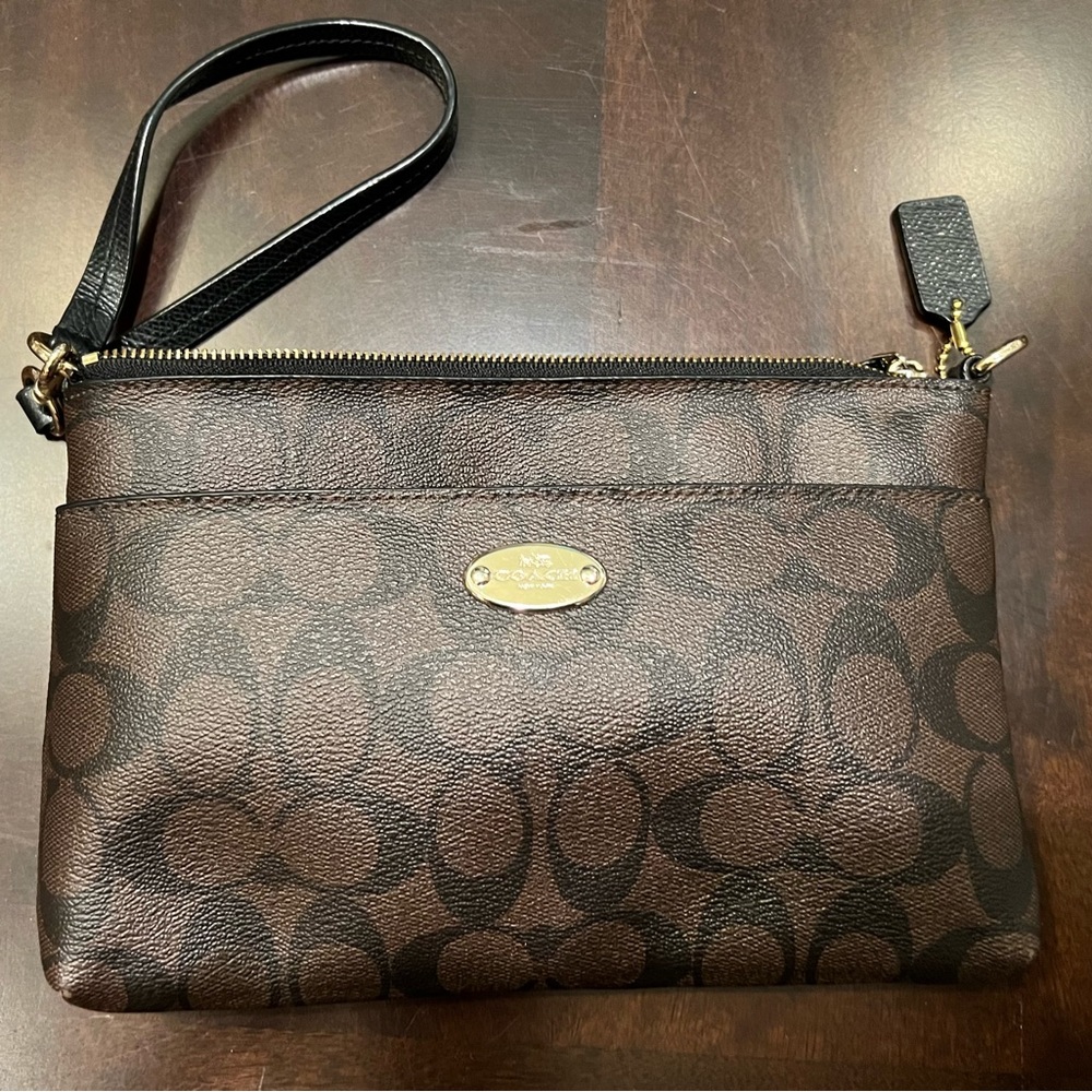 Coach wristlet - Medium size